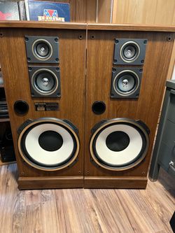 Vintage Pair of Fisher STV-760 Speakers