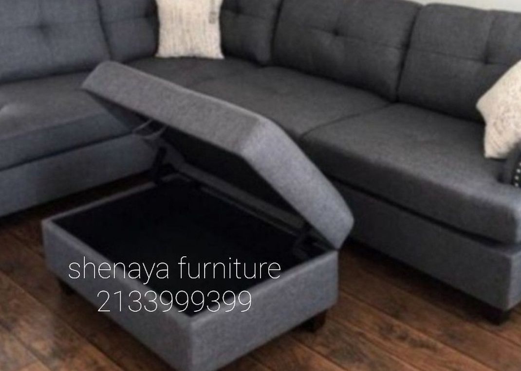 Reveraible Sectional With Storage Ottoman