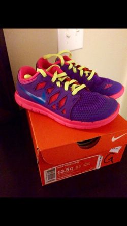 Girls nike 13.5c (new in box)