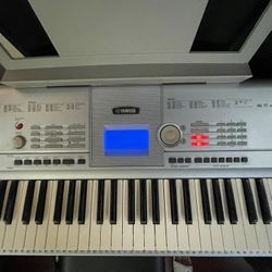 Yamaha Portable Grand DGX 205