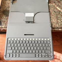 Zagg keyboard for ipad pro 1-2-3-4 gen (11 inches) or ipad air 4-5th gen.