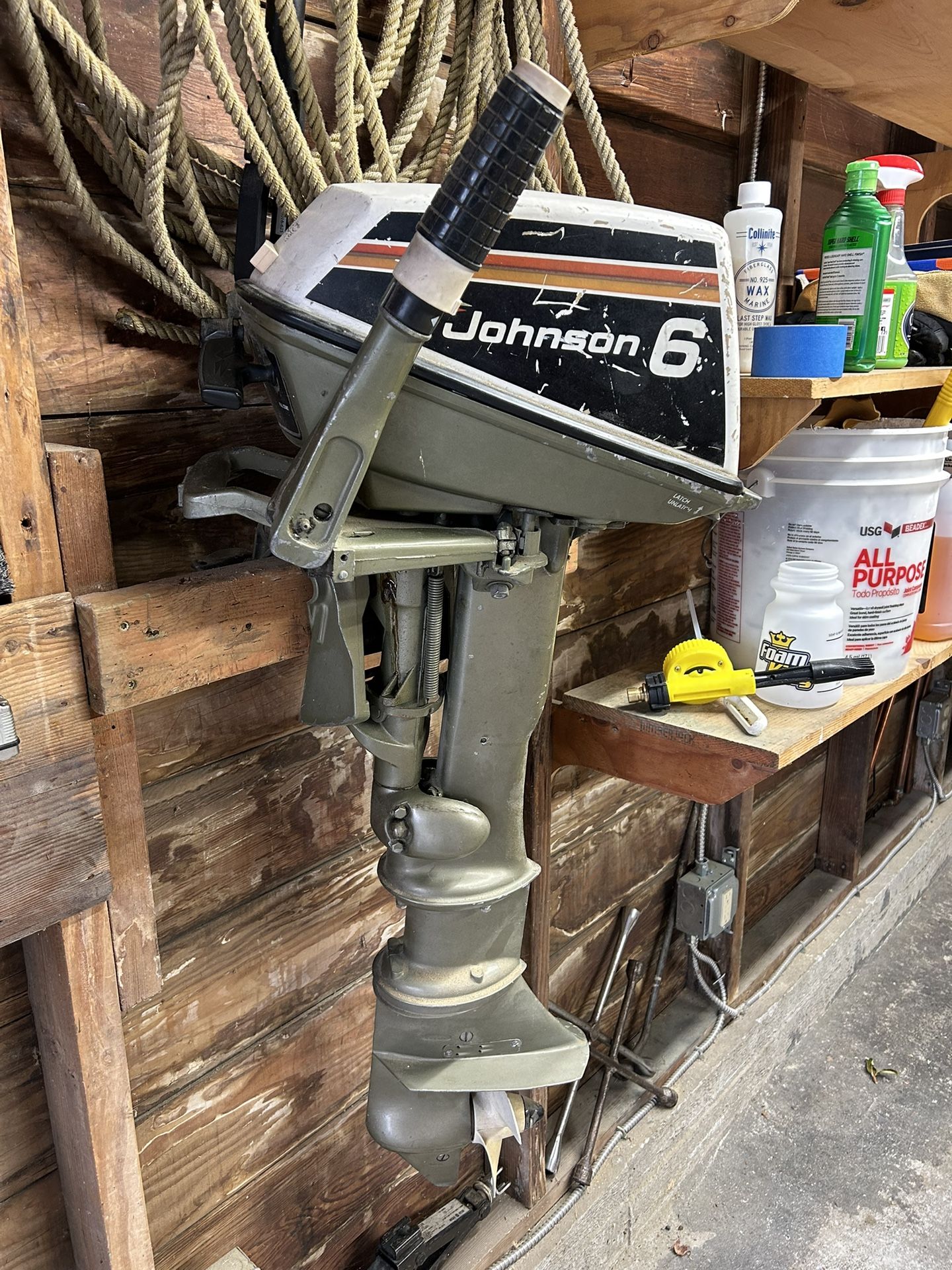 Johnson 6 hp Longshaft & 6 Gallon tank