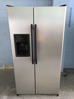 GE Stainless Steel Side By Side Refrigerator With 120 Day Warranty