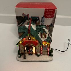 St Nicholas Square 2015 Santa Workshop Lighted Christmas Village Building Decor