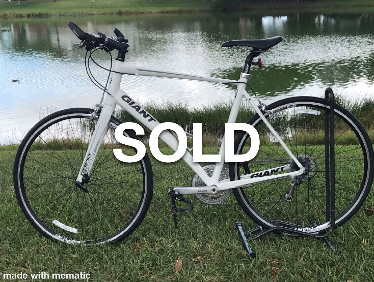 GIANT RAPID HYBRID BIKE. 22”/55.88 Cm Frame . 👉 Click On Profile To See More Exceptional Bicycles And MAKE AN OFFER, IF YOU DON’T ASK, YOU DON’T GET.
