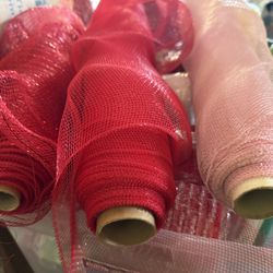 Used deco mesh 21 inches alot left  $15 each or $30 all 