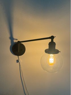 Wall light fixture