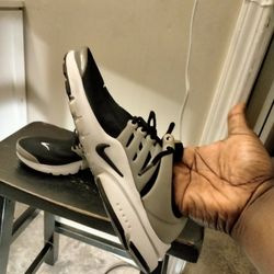 Black Gray And White Nikes Size 6Y