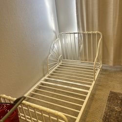 Toddler bed frame