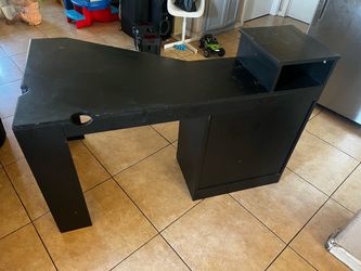 Computer desk