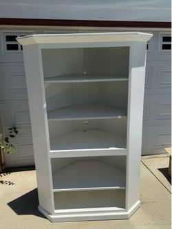 Corner shelf