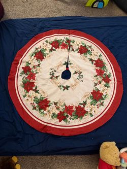 $5 Poinsettia Christmas Tree Skirt