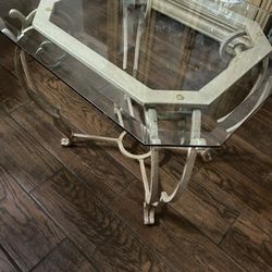 Set Of 3 Coffe And 2 End Tables 