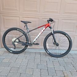 TREK MARLIN 6 MOUNTAIN BIKE 29 ER 1 X 10 SPEED( MEDIUM/ LARGE) CHECK MY OTHER BIKES 