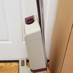 NEW cond  COMMERCIAL ELECTROLUX LUX LAGACY MODEL VACUUM WITH AMAZING POWER SUCTION  , WORKS EXCELLENT  , IN THE BOX 