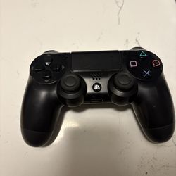 PS4 controller