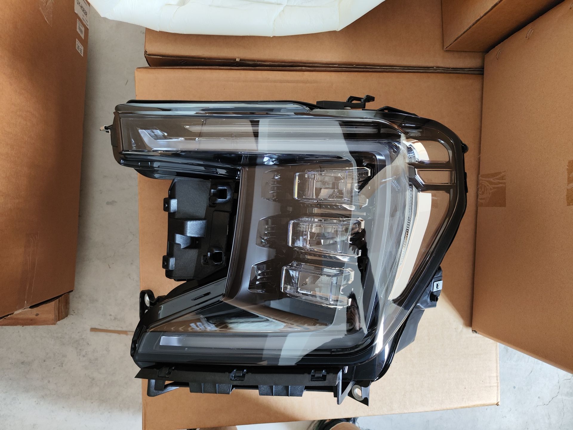 For 2021 2022 2023 GMC Yukon Front Headlight Driver Passenger Available