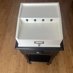 Bureau/ desk charger organizer in white 11 1/2 x11x6
