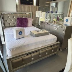 New 4pc Bedroom Set In Box 📦 Finance Available No Credit Needed