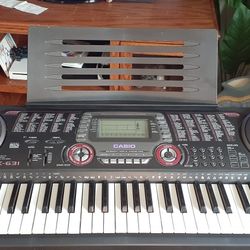 CASIO 61 KEY KEYBOARD COMES WITH POWER CORD AND FOOT PEDAL PLUS EXTRAS READ BELOW