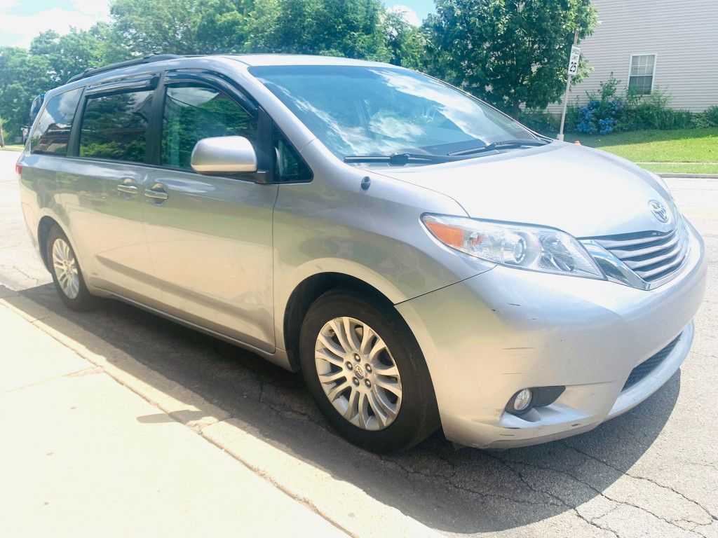 2012 Toyota Sienna
