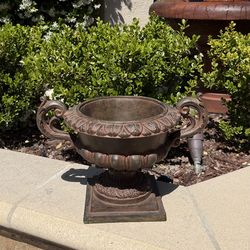Iron Finished Decorative Urn (Indoor/Outdoor)