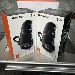 JBL Charge 6 . 