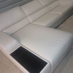 SECTIONAL GENUINE MODANY IN L SHAPPE.. DELIVERY SERVICE AVAILABLE 🚚⚡🚚