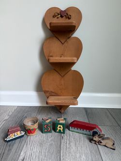 Vintage 3-Tier Heart Shaped Wall Shelf Rustic Style