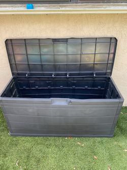 Large Plastic Outdoor Deck Box - Local Delivery Available for a Fee - See My Other Items 😎