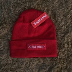 Red supreme beanie 