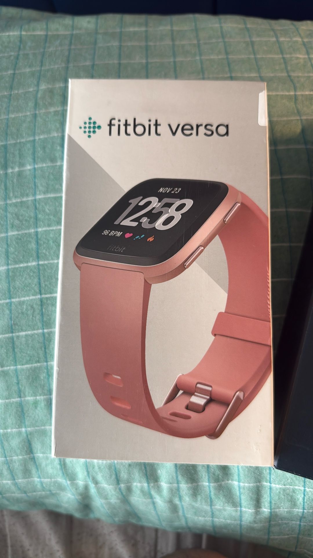 Fitbit Versa Smart Watch, Peach/Rose Gold Aluminium, One Size (S & L Bands Included)