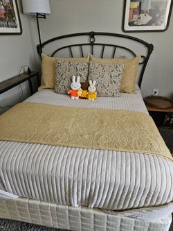 Full size bed
