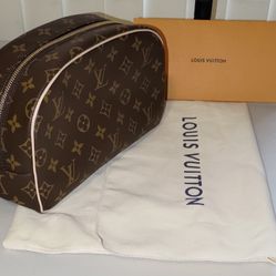 Louis Vuitton Tolietry Bag 25 M47527