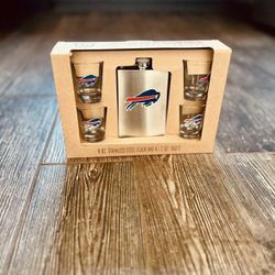 New Buffalo Bills Flask Shot Glass Set