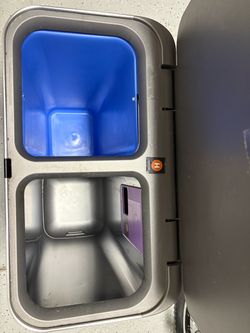 Simple human trashcan - double sided recyclable, and trash