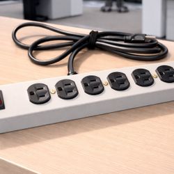 Heavy-Duty 6-Outlet Power Strip – Excellent Condition