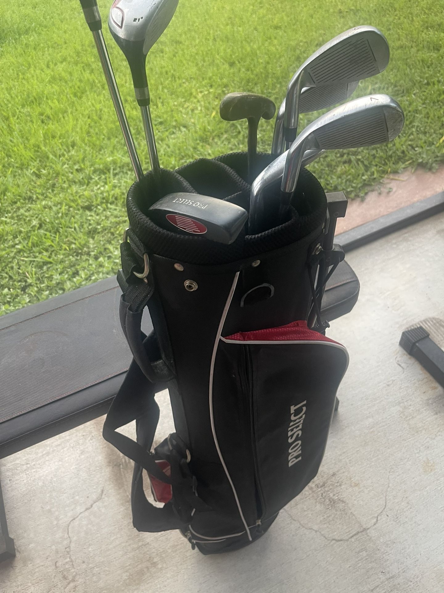 Golf Clubs ~ Golf Bag ~ $25