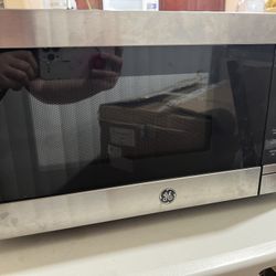 GE Microwave Oven 700 Watts