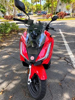 2025 ADV 200cc Scooter – Clean Title – Only 2,600 Miles