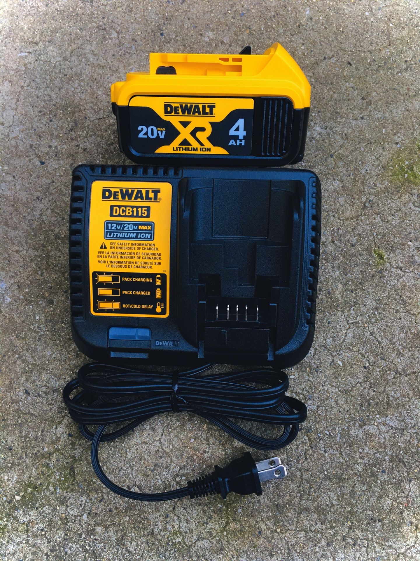 New DeWalt 20v Lithium Ion XR Battery & Dual Charger