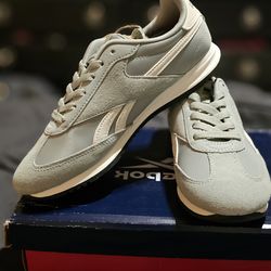 Brand new light green reebok size 7.5 women