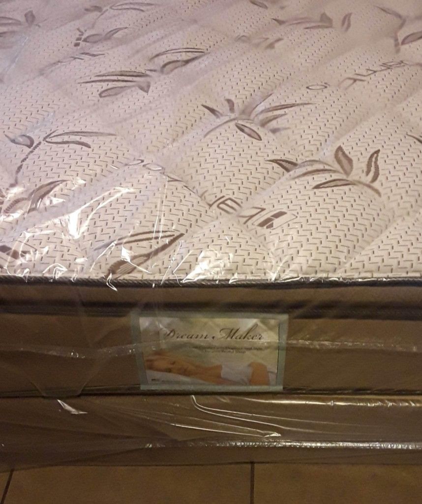 Brand New Queen Size Pillowtop Mattress Included Box Spring Free Delivery 
