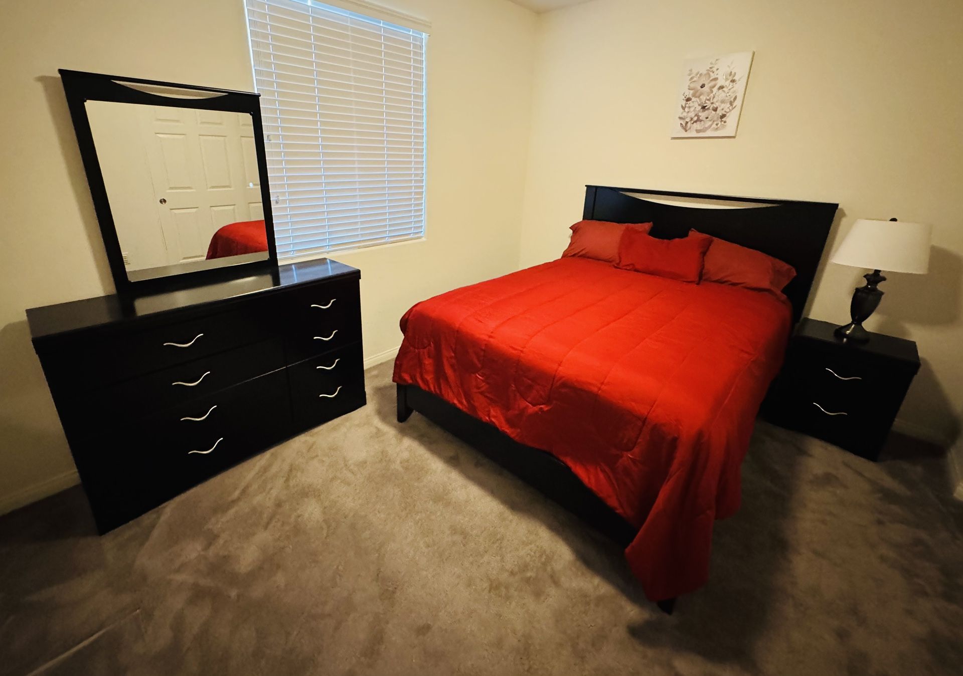 Queen Bedroom Set, Dresser/Mirror & Nightstand