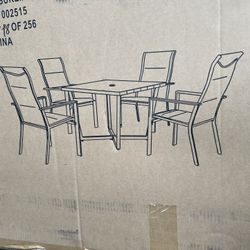 Oakley 38in Wood Grain Metal Top Pation Dinning Table With 4 Chairs 