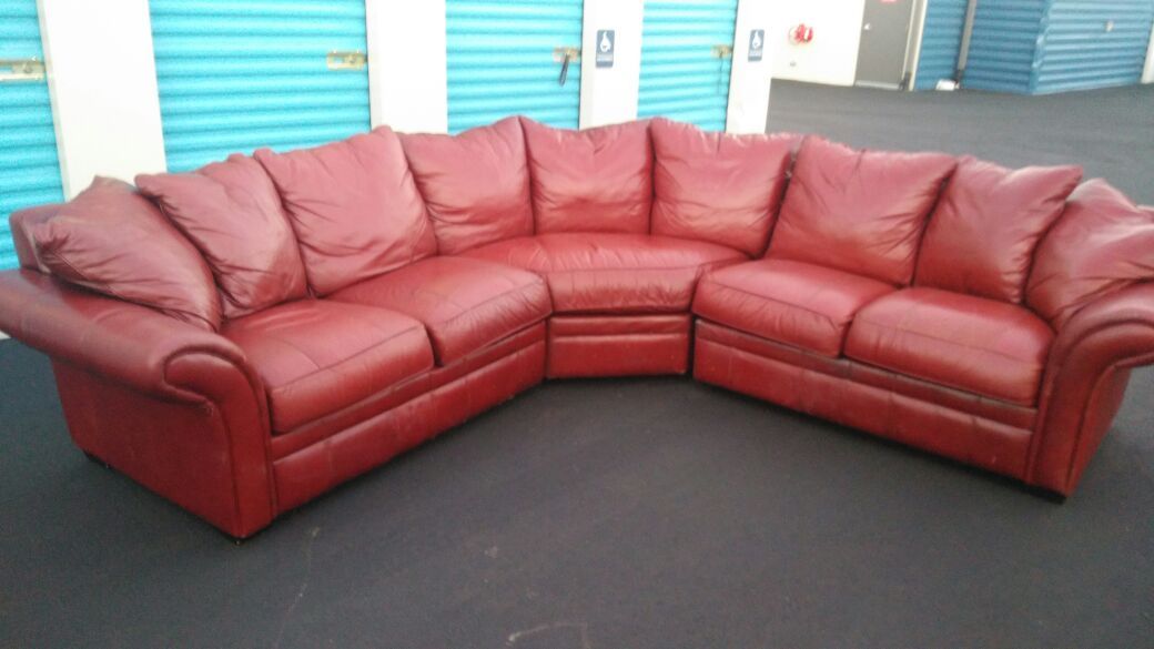 Rapallo Leather Company Sectional (delivery available)