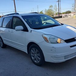 2005 Toyota Sienna LE Clean Title 