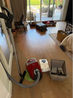 Miele Libra vacuum red