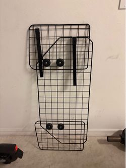 Mesh barrier for car dogs