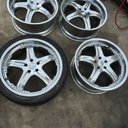 255/35R20 4 Akuza Rims
